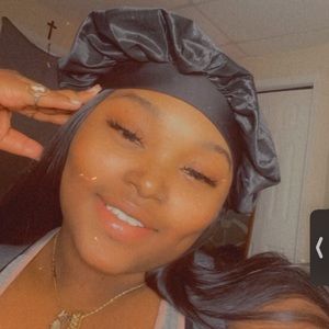 Meet your Posher, Alexis